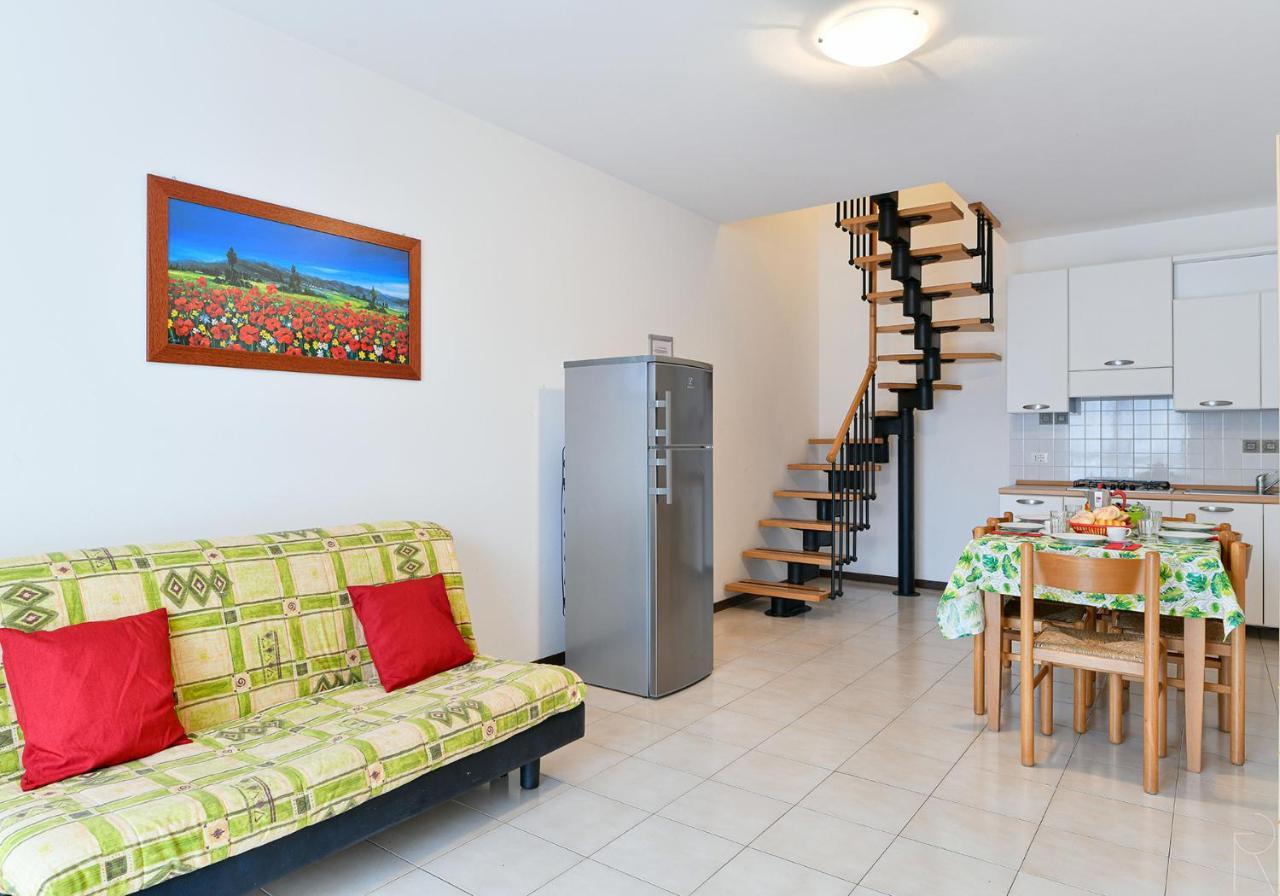 Apartament With Swimming Pool Apartment Каорле Екстериор снимка