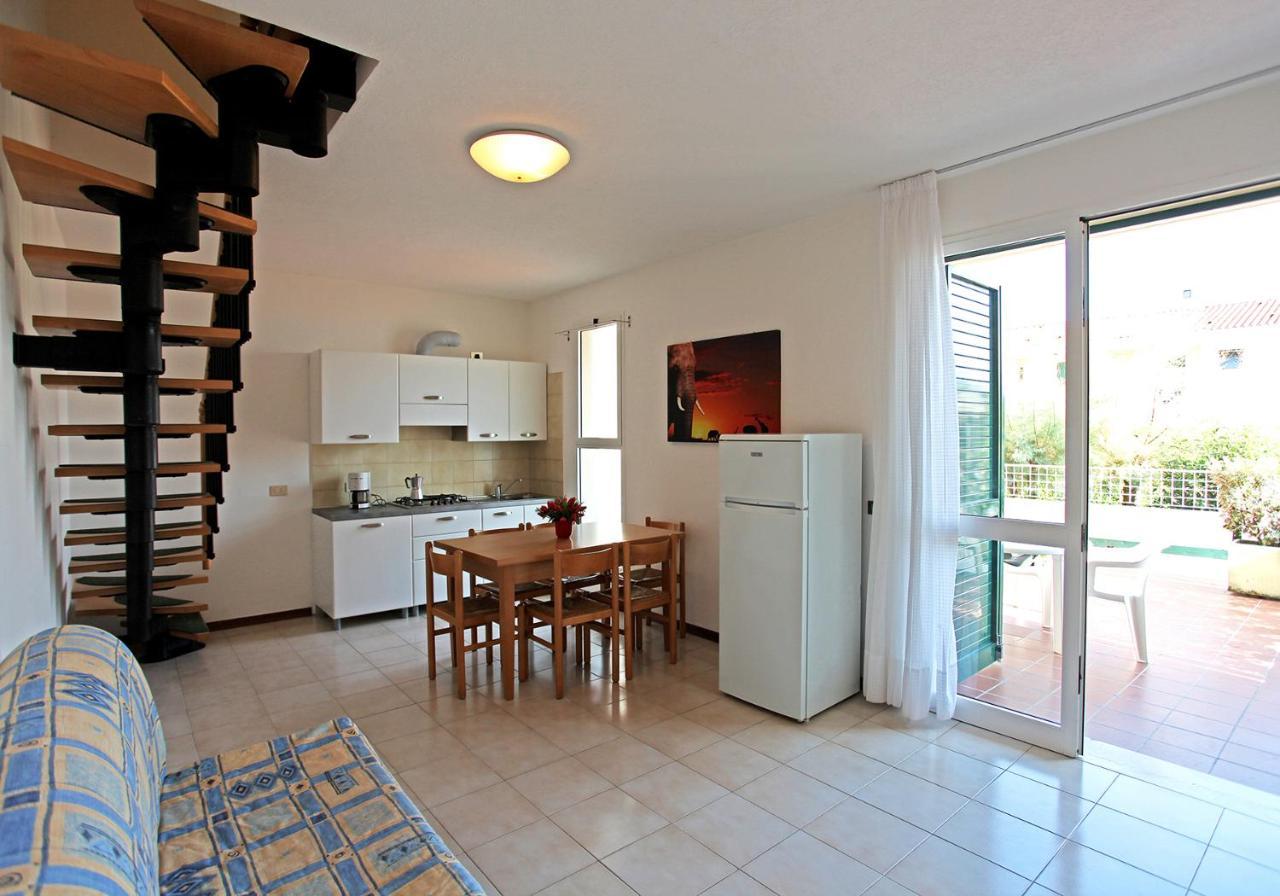 Apartament With Swimming Pool Apartment Каорле Екстериор снимка