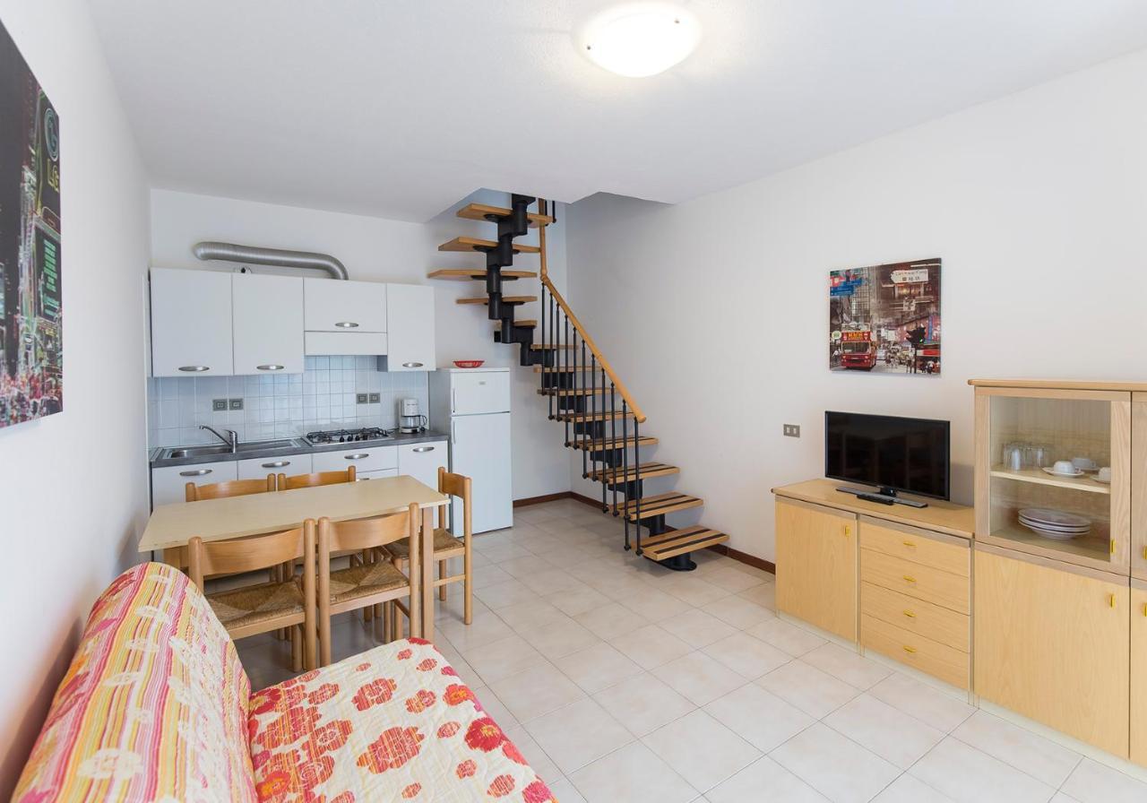 Apartament With Swimming Pool Apartment Каорле Екстериор снимка