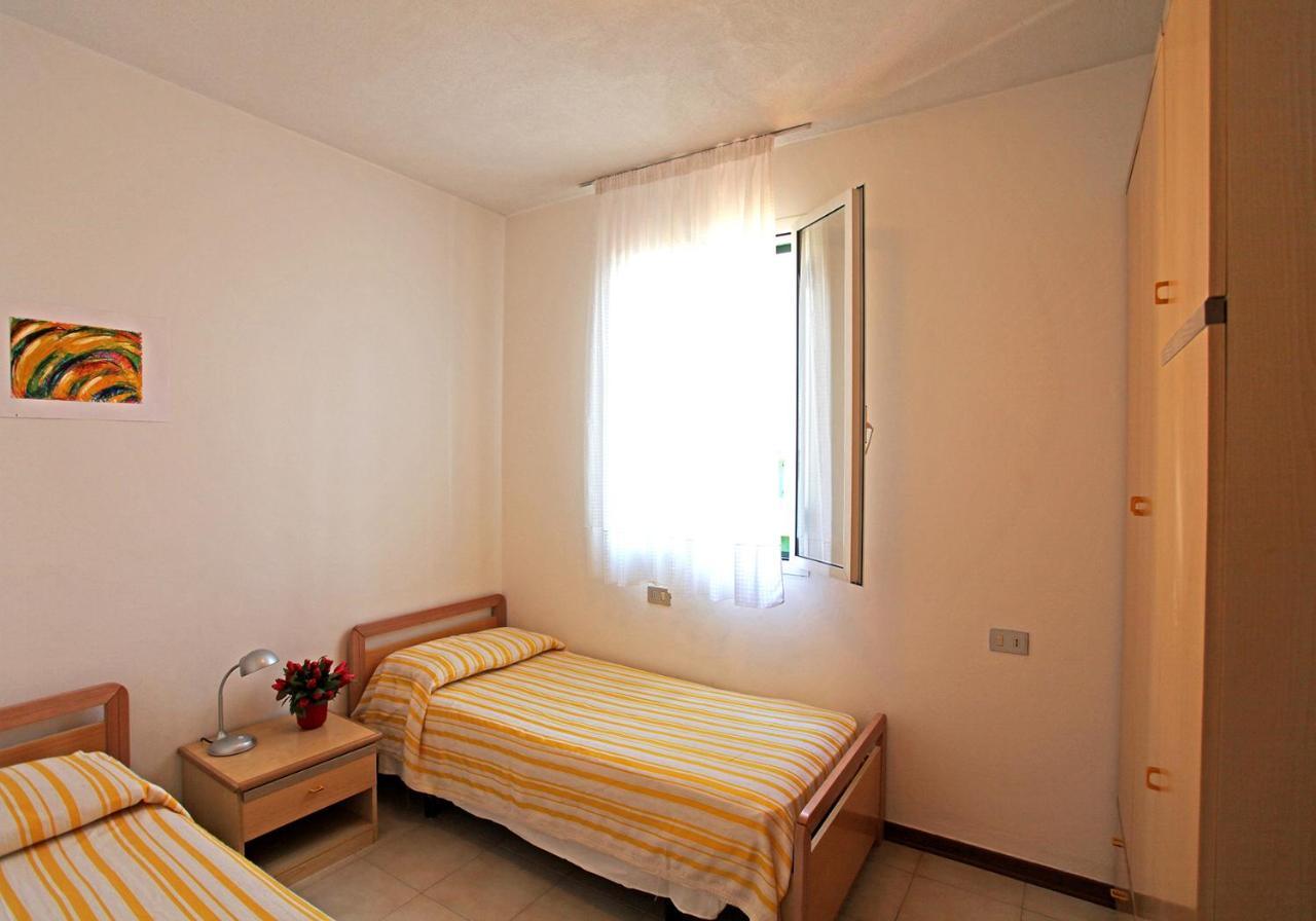 Apartament With Swimming Pool Apartment Каорле Екстериор снимка