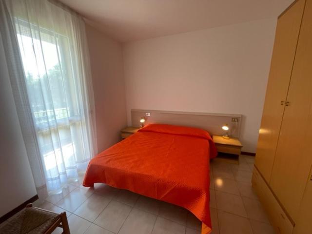 Apartament With Swimming Pool Apartment Каорле Екстериор снимка