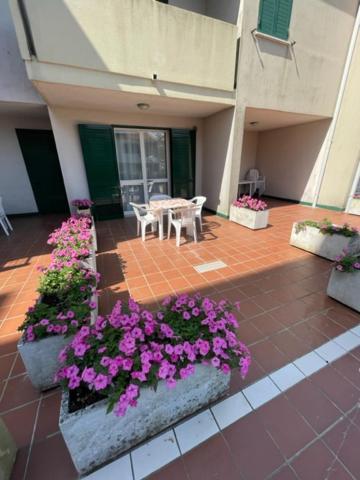 Apartament With Swimming Pool Apartment Каорле Екстериор снимка