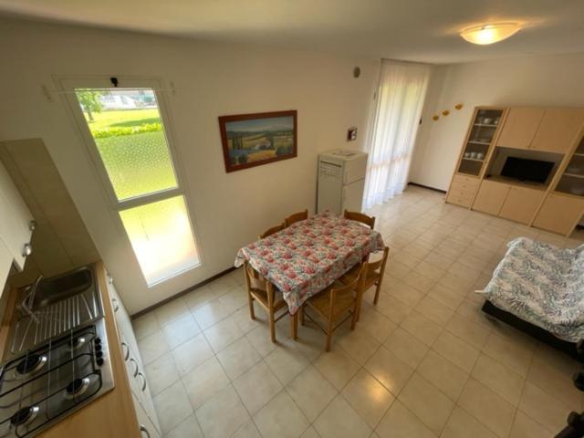 Apartament With Swimming Pool Apartment Каорле Екстериор снимка